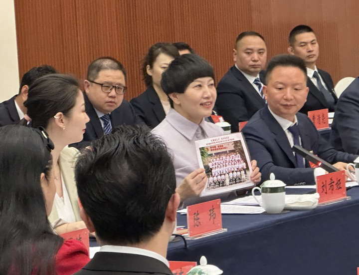 让这位老师自豪的是：学生们每天睡眠10小时(图3)