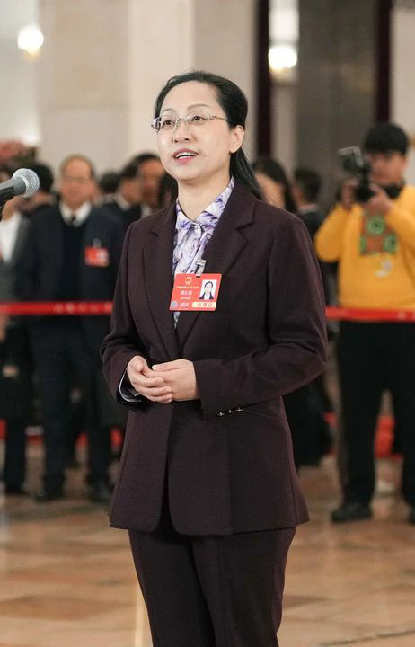 让这位老师自豪的是：学生们每天睡眠10小时(图2)