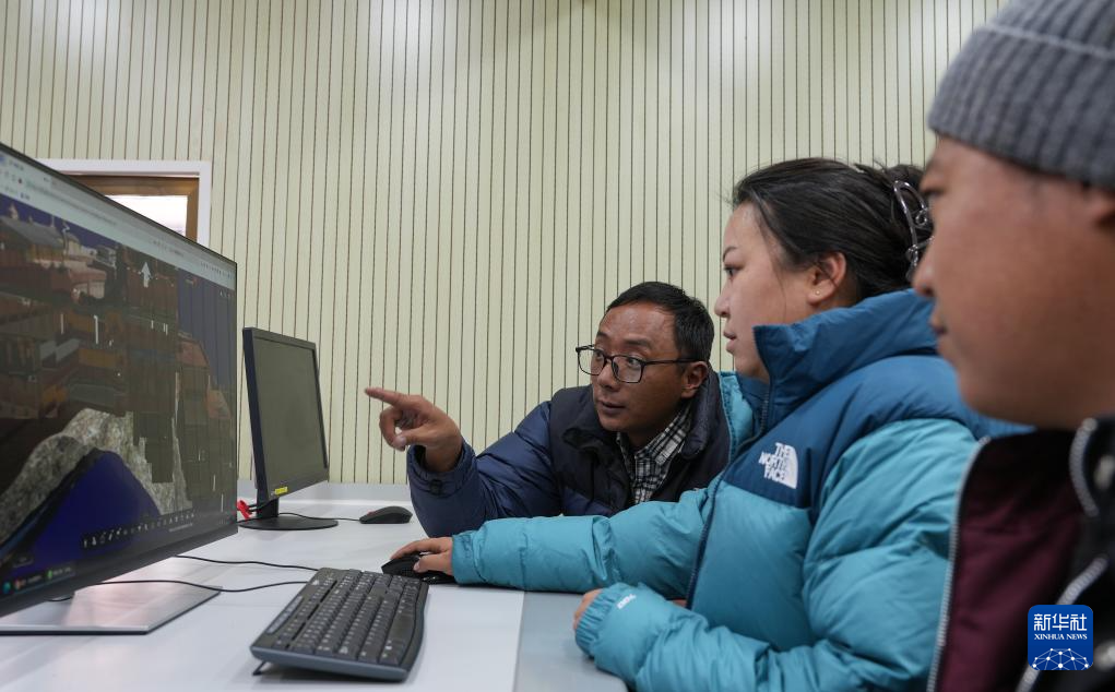 布宫守护者——布达拉宫监测中心：现代科技守护历史文化瑰宝(图4)
