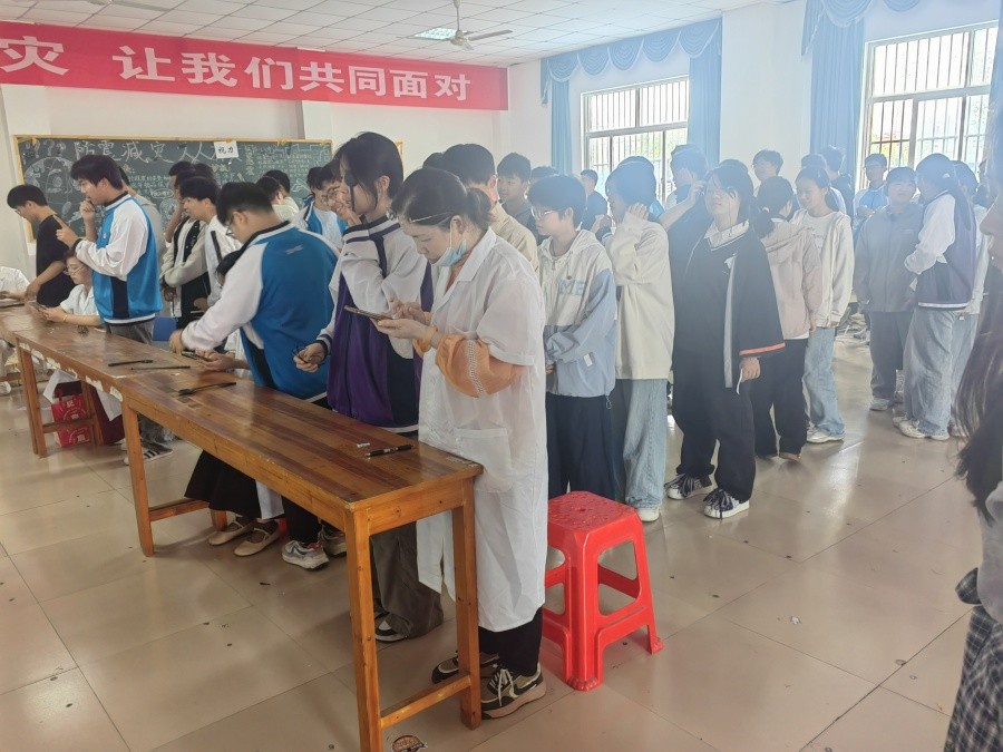 安徽师范大学附属庐江第三中学开展2025年春季中小学生视力监测工作(图1)