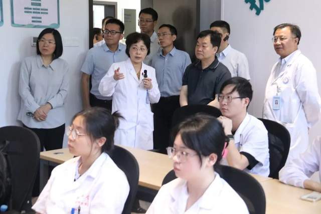 省政府办公厅调研抚州市第一人民医院远程诊疗工作(图1)