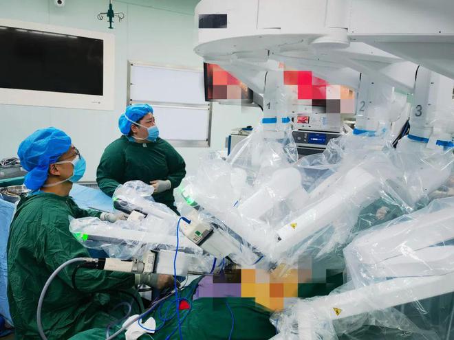 跨越2500公里的生命守护 北京医院携手石河子大学医学院附属医院完成首例机器人远程手术(图2)