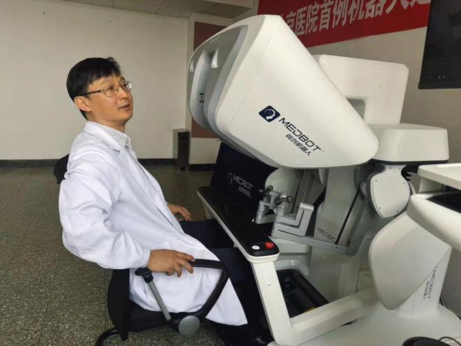 跨越2500公里的生命守护 北京医院携手石河子大学医学院附属医院完成首例机器人远程手术(图3)