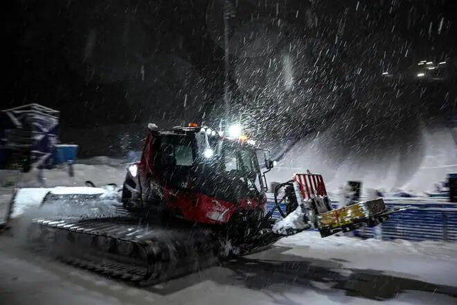 冰雪头条：国际雪联：应避免重现米兰冬奥会滑雪公园类项目场地建设滞后问题；滑雪登山全国训练营启动；哈尔滨以法治力量推动校园冰雪……(图2)