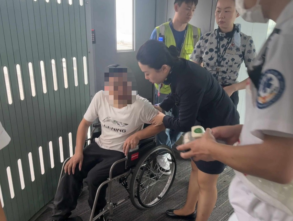 万米高空旅客剧痛难忍江西空地远程医疗首战救人(图2)