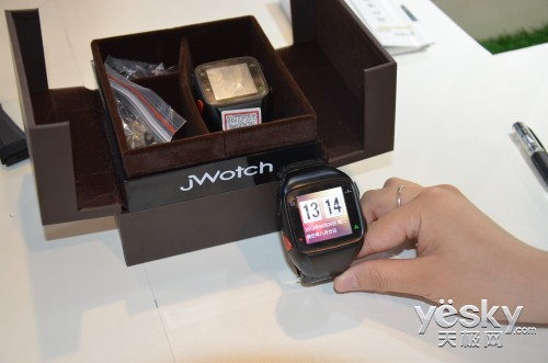 老年人的智能手表jWoch：能打电话监测健康(图3)