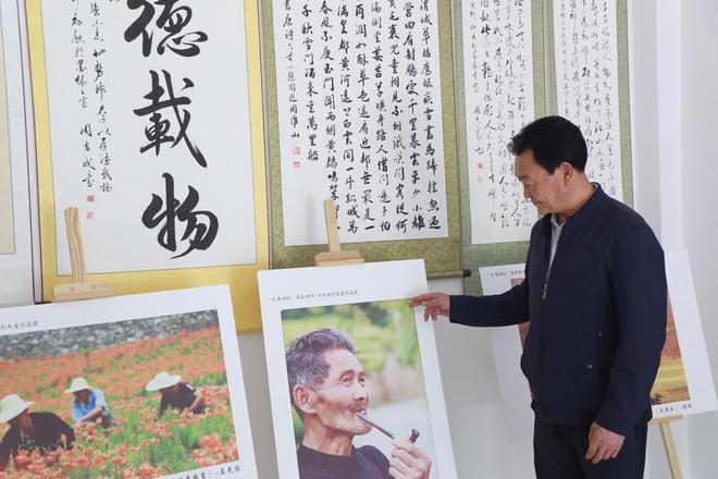 陕西镇坪“银发主播团”网上直播卖山货(图3)